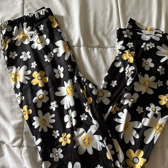 SHEIN Floral Flare Pants - Picture 2 of 3
